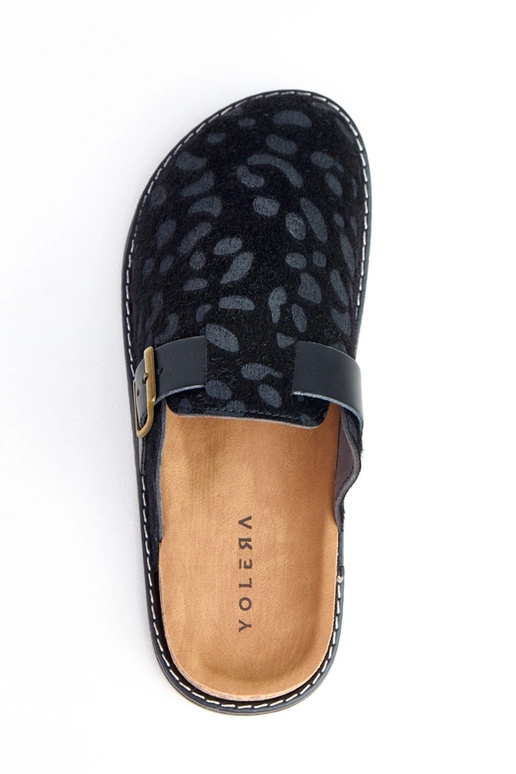 Schwarze Damen-Schlappen auf... Schwarze Damen-Schlappen auf...