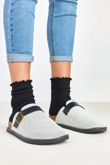 Zwarte slippers op een kurken platform met een gesp Polly