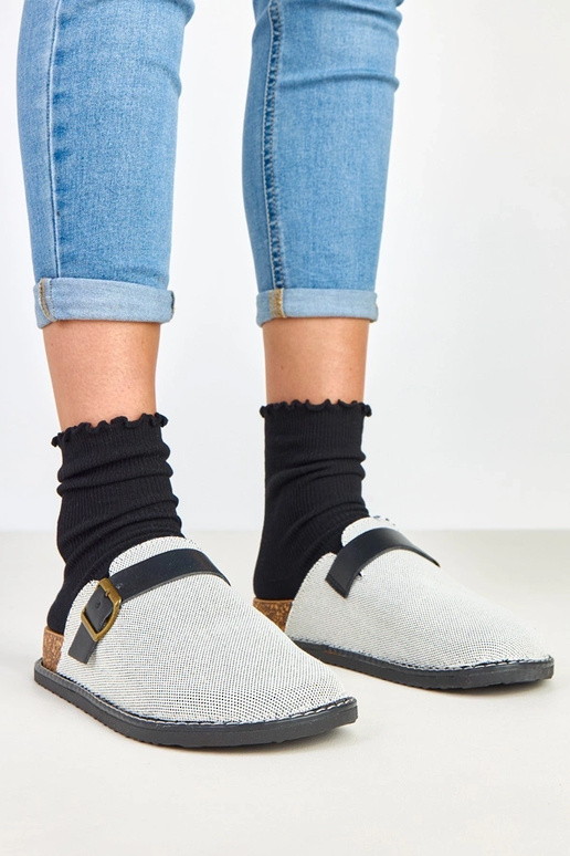 Chaussons noirs sur plateforme en... Chaussons noirs sur plateforme en...