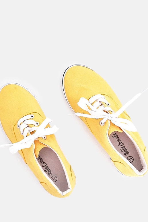 Gele kinder sportschoenen met veters...