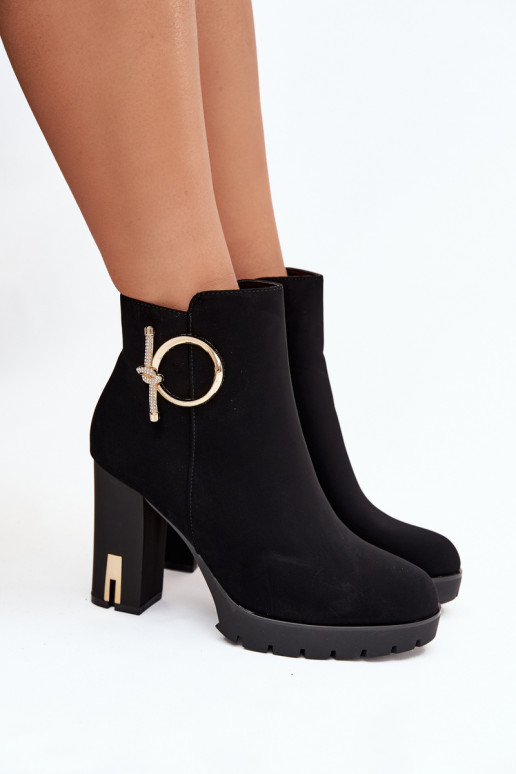 Warmes schwarzes Damenstiefeletten mit kleinen Absätzen und goldenen Details Ysolde Warmes schwarzes Damenstiefeletten mit kleinen Absätzen und goldenen Details Ysolde