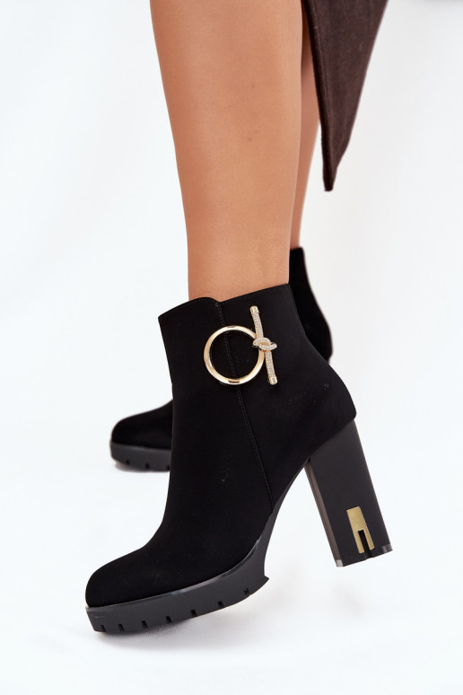 Warmes schwarzes Damenstiefeletten mit kleinen Absätzen und goldenen Details Ysolde Warmes schwarzes Damenstiefeletten mit kleinen Absätzen und goldenen Details Ysolde