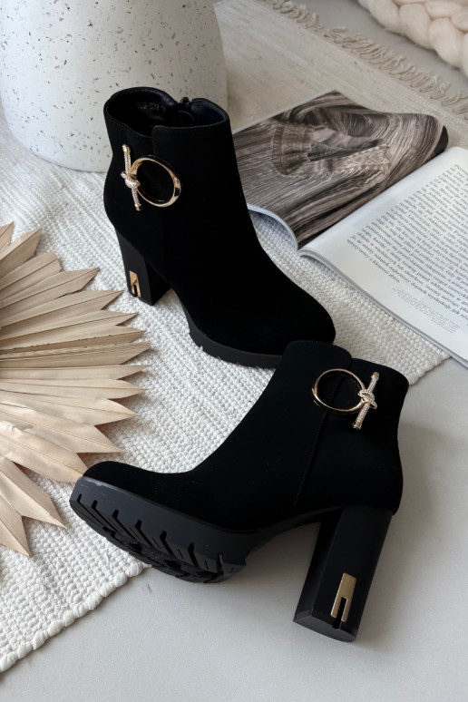 Warmes schwarzes Damenstiefeletten mit kleinen Absätzen und goldenen Details Ysolde Warmes schwarzes Damenstiefeletten mit kleinen Absätzen und goldenen Details Ysolde