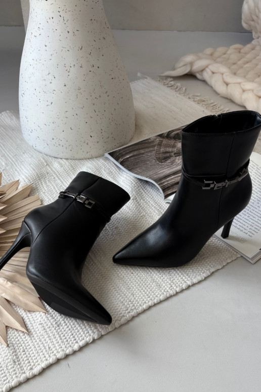 Bottines pour femmes noires doublées de chaleur avec talons fins, sangles et éléments argentés « Bellisse »
