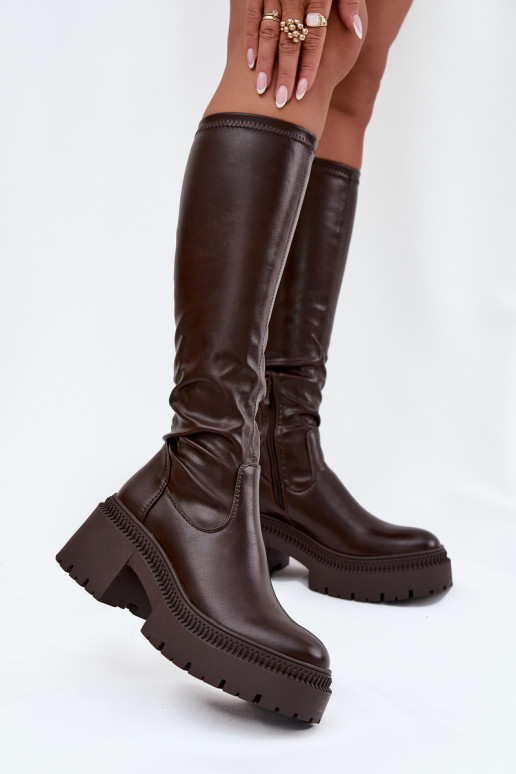 Bottes montantes pour femmes à talons massifs et plateforme à enfiler couleur marron Florinne Bottes montantes pour femmes à talons massifs et plateforme à enfiler couleur marron Florinne