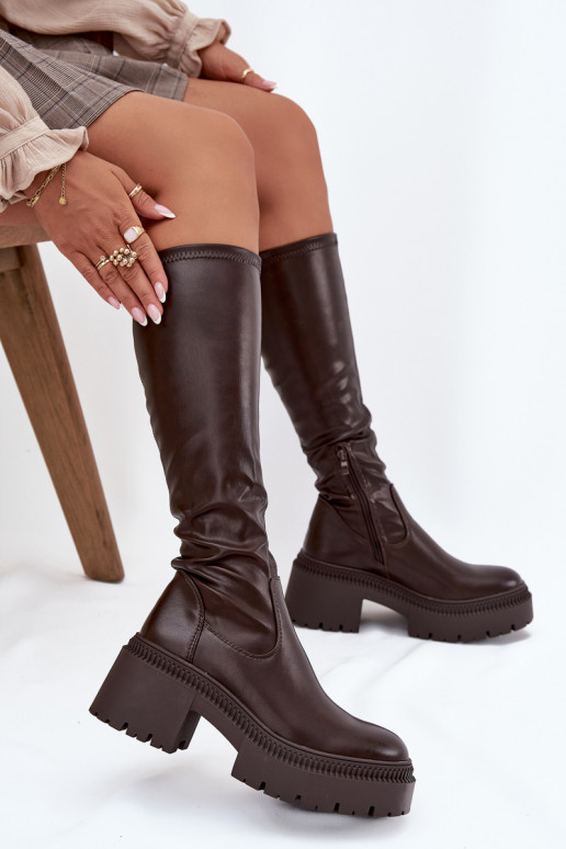 Damenstiefel mit massiven Absätzen und Plattform, schlupfbares Modell in braun Florinne Damenstiefel mit massiven Absätzen und Plattform, schlupfbares Modell in braun Florinne