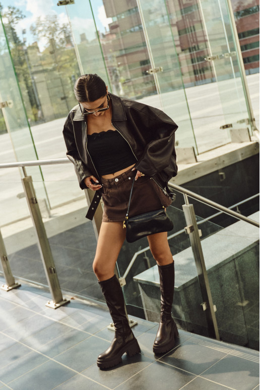 Damenstiefel mit massiven Absätzen und Plattform, schlupfbares Modell in braun Florinne Damenstiefel mit massiven Absätzen und Plattform, schlupfbares Modell in braun Florinne