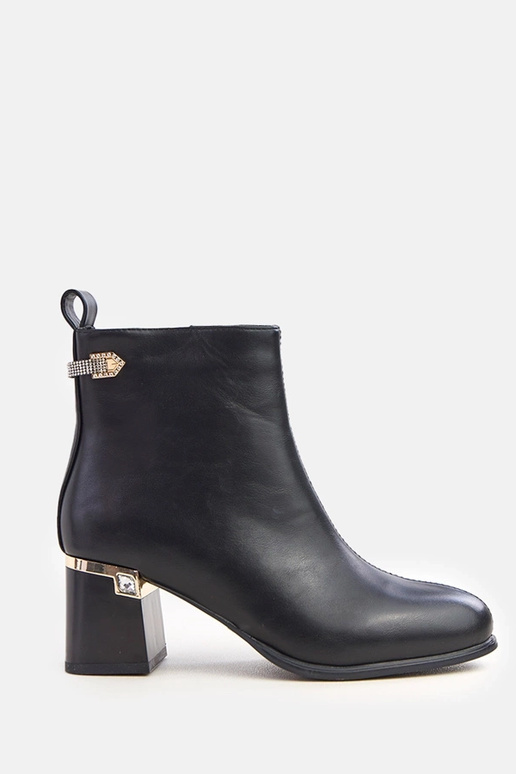 Bottines noires avec décoration...