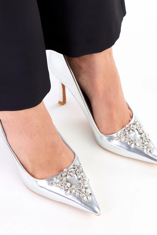 Escarpins argentés vernis ornés de...