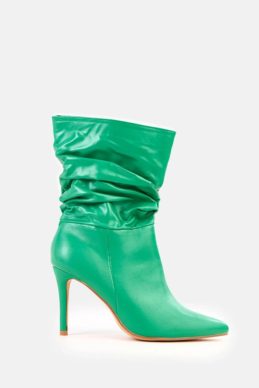 Groene enkellaarsjes op hoge hakken...