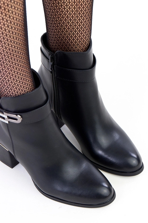 Bottines noires à talons hauts avec...