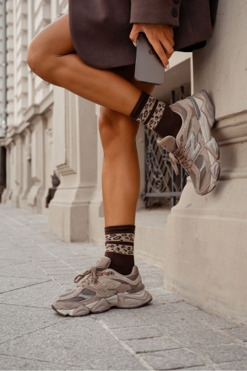 Socken Feminin DZua Gepunktet Streifen braune Farbe