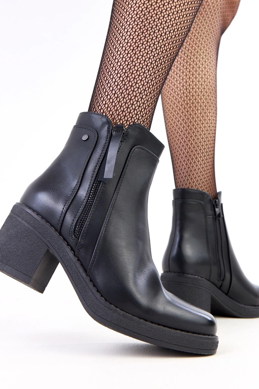 Schwarze Stiefeletten mit Absatz und...