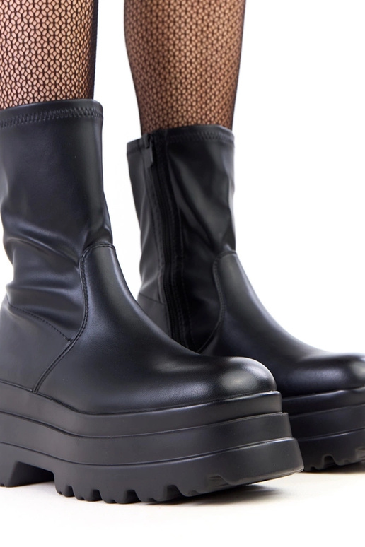 Bottines noires sur plateforme...