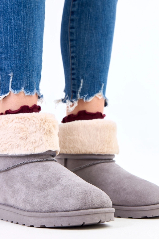 Graue Schneestiefel mit Fell auf...