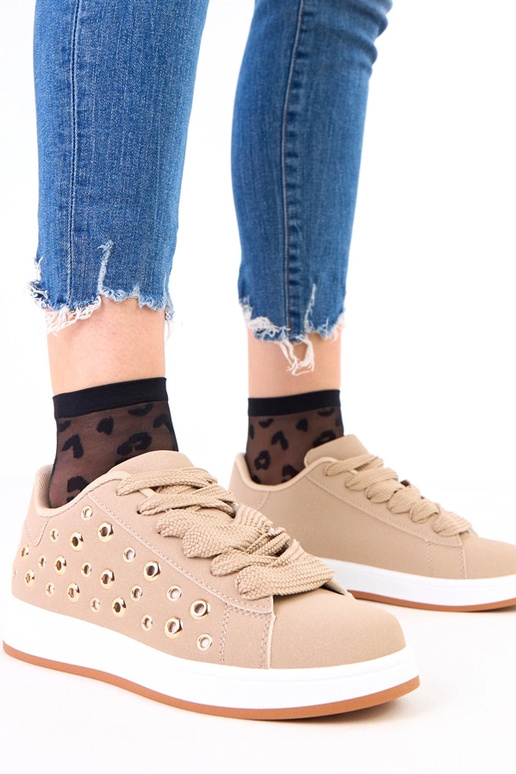 Braune Sneakers auf Plattform mit...