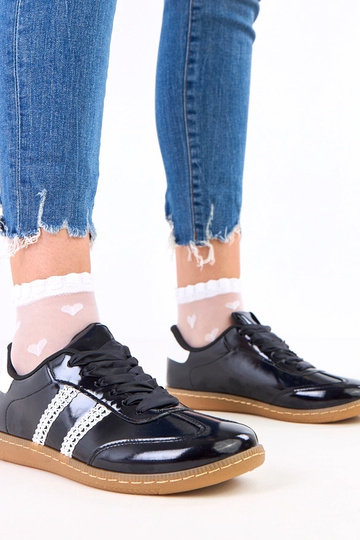 Zwarte dames sportieve schoenen met satijnen veters Madres 2