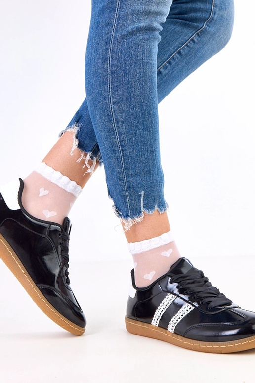 Baskets féminines noires avec lacets...