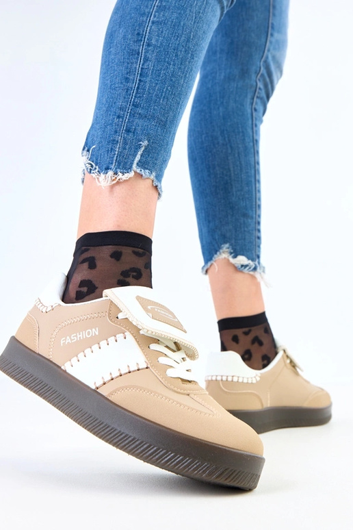 Bruine sportieve schoenen op plateau...