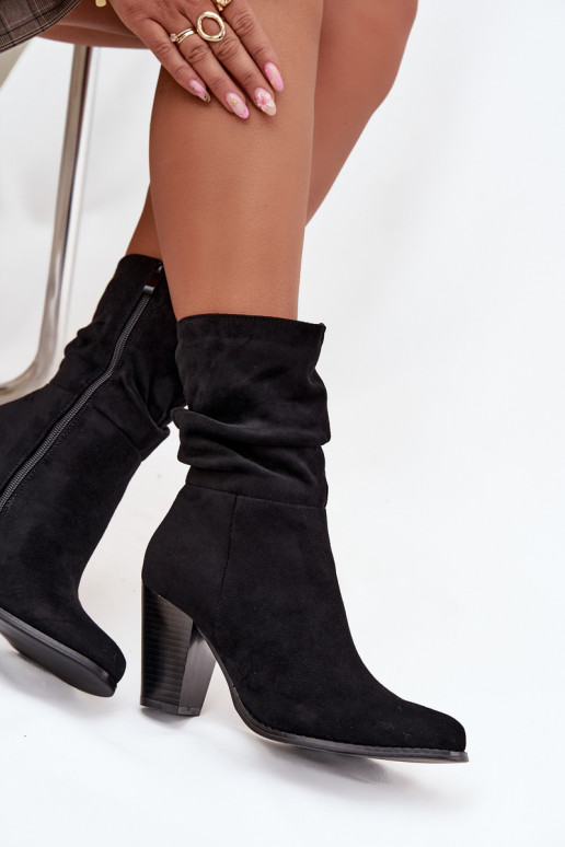 Bottes pour femmes Avec des volants couleur noire Jovessa Bottes pour femmes Avec des volants couleur noire Jovessa