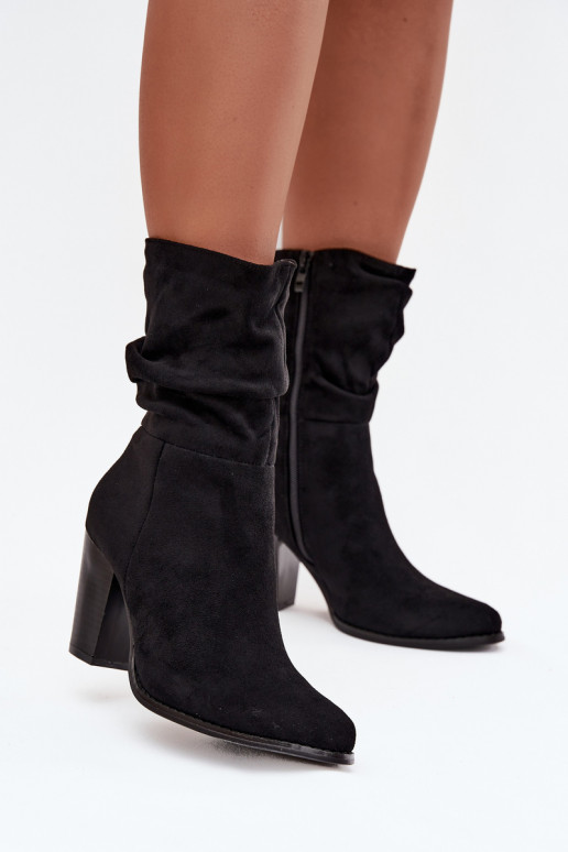 Bottes pour femmes Avec des volants couleur noire Jovessa Bottes pour femmes Avec des volants couleur noire Jovessa
