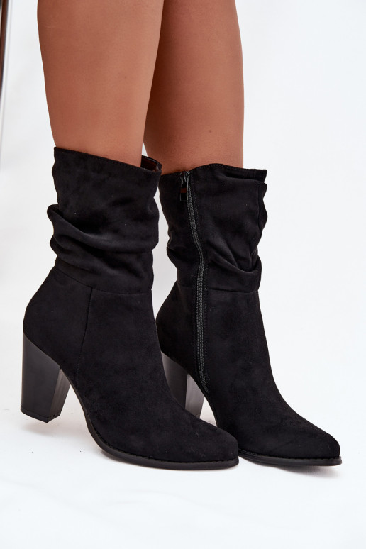 Bottes pour femmes Avec des volants couleur noire Jovessa Bottes pour femmes Avec des volants couleur noire Jovessa