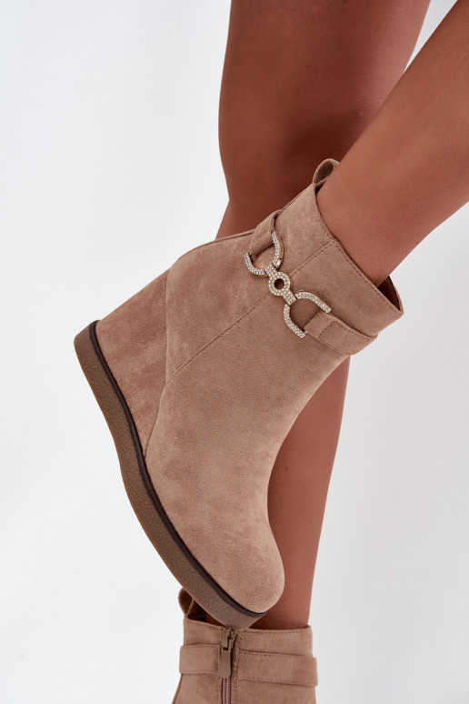 Damenstiefel Auf einem Keil Mit Dekorationen Detalem Beige Es mussrivana