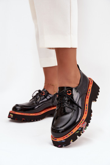 Haut Schuhe Feminin mit Lackeffekt Artiker 57C0176 schZuarze Farbe