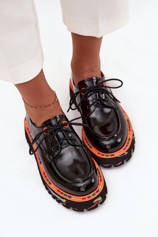 Haut Schuhe Feminin mit Lackeffekt Artiker 57C0176 schZuarze Farbe