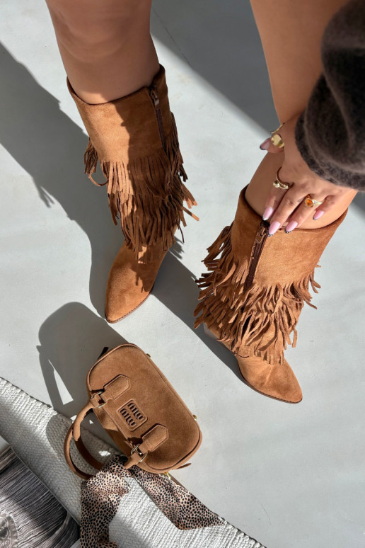 Bottes longues en style cowboy pour femmes avec franges, doublées, de couleur marron Brivina Bottes longues en style cowboy pour femmes avec franges, doublées, de couleur marron Brivina