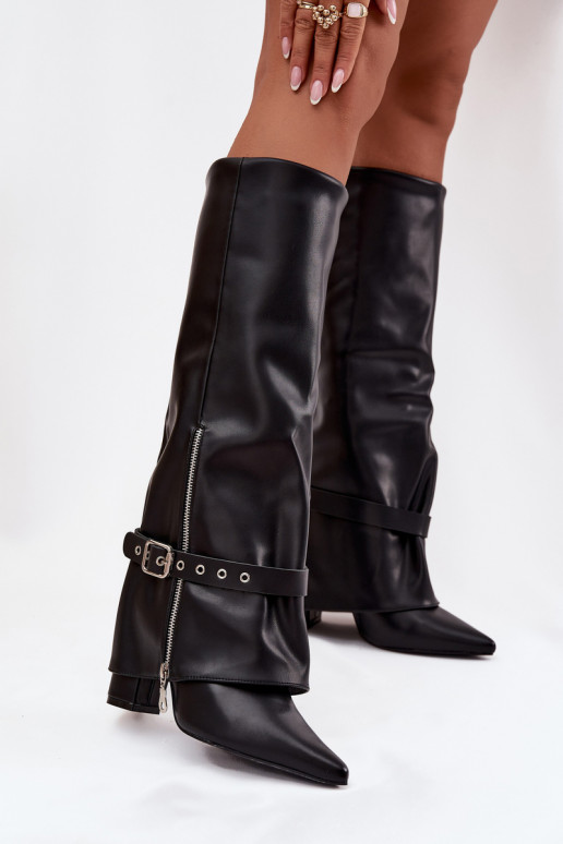 Damenstiefel, schlupfbares Modell mit Absatz und dekorierten Absätzen aus schwarzem Eko-Leder Jolivine Damenstiefel, schlupfbares Modell mit Absatz und dekorierten Absätzen aus schwarzem Eko-Leder Jolivine