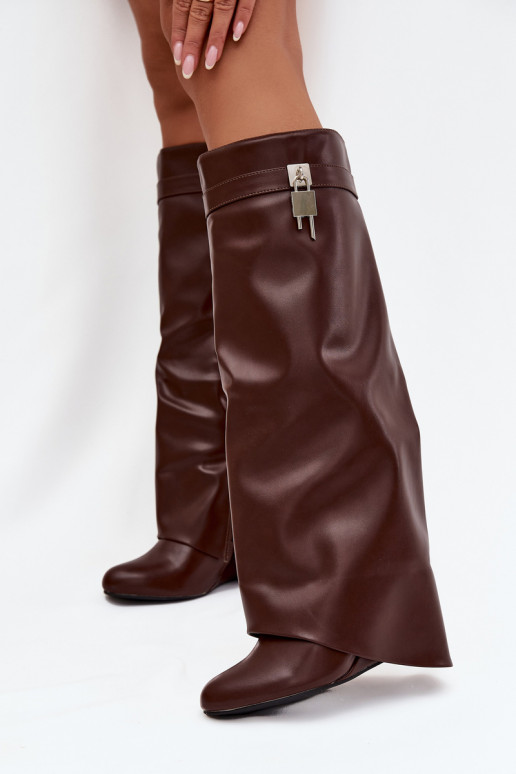 Bottes longues pour femmes sur plateforme avec sangles et détails argentés en simili cuir marron Korivelle