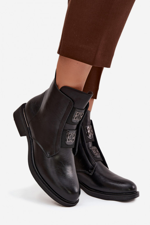 Bottes pour femmes réchauffer Sur un talon bas avec de beaux détails couleur noire Tavressa