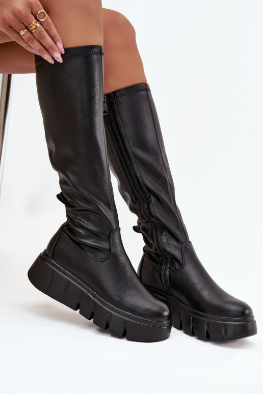 Damenstiefel mit einer Plattform Zum Schloss Vinceza 58553 schZuarze Farbe