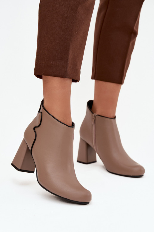 Peau Bottes réchauffer avec des talons beige Ivessara
