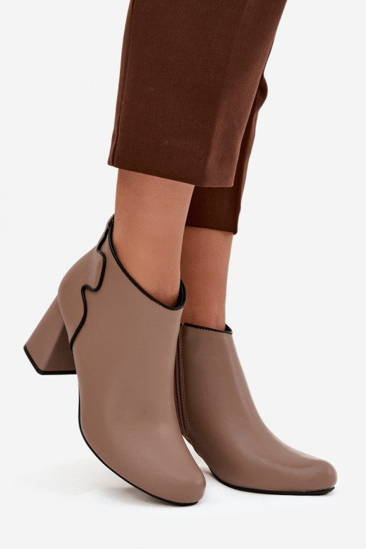 Peau Bottes réchauffer avec des talons beige Ivessara