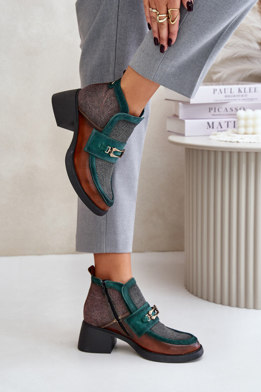 Leer Dameslaarzen Op enorme hakken met ornamenten Het heeftciejka A6747-29 bruin-groene kleur Leer Dameslaarzen Op enorme hakken met ornamenten Het heeftciejka A6747-29 bruin-groene kleur