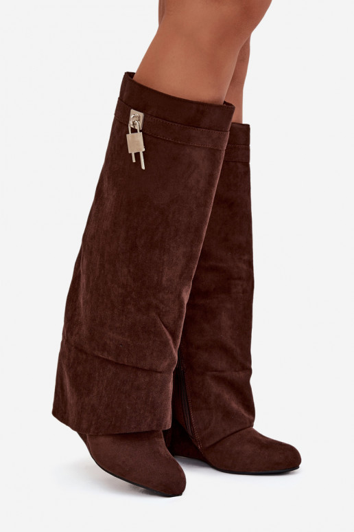 Damen-Stiefel mit Plattform, Riemen und silbernen Details in schokoladenbrauner Farbe Korivelle