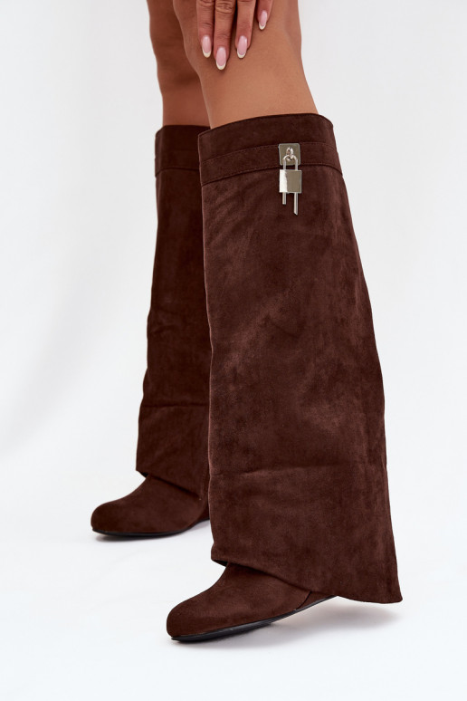 Bottes longues pour femmes sur plateforme avec sangles et détails argentés couleur chocolat Korivelle