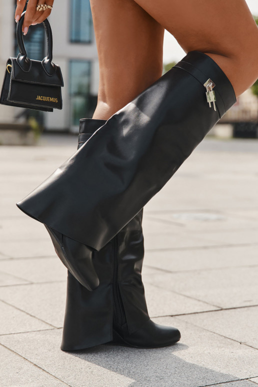 Bottes longues pour femmes sur plateforme avec sangles et détails argentés en simili cuir noir Korivelle Bottes longues pour femmes sur plateforme avec sangles et détails argentés en simili cuir noir Korivelle