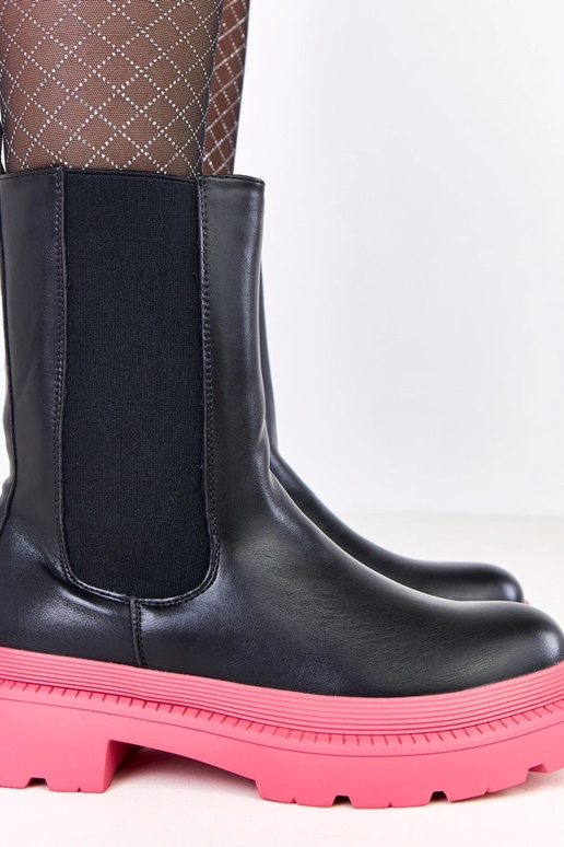 Zwarte enkellaarsjes met een roze...