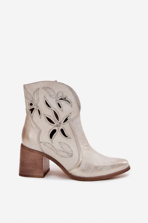 Bottes pour femmes avec des éléments ajourésActivéturalnej Skóry avec des talons Zazoo 3690 couleur dorée Przecierany Bottes pour femmes avec des éléments ajourésActivéturalnej Skóry avec des talons Zazoo 3690 couleur dorée Przecierany