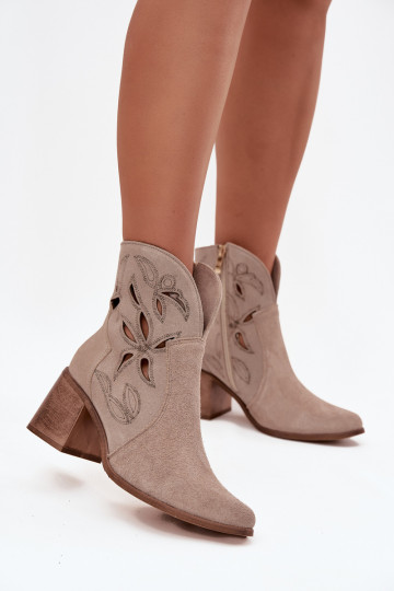 Bottes pour femmes avec des éléments ajourésActivéturalnego en daimu avec des talons Zazoo 3690 beige 2
