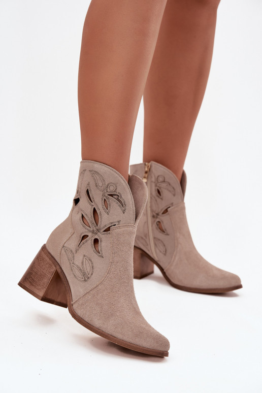 Bottes pour femmes avec des éléments ajourésActivéturalnego en daimu avec des talons Zazoo 3690 beige