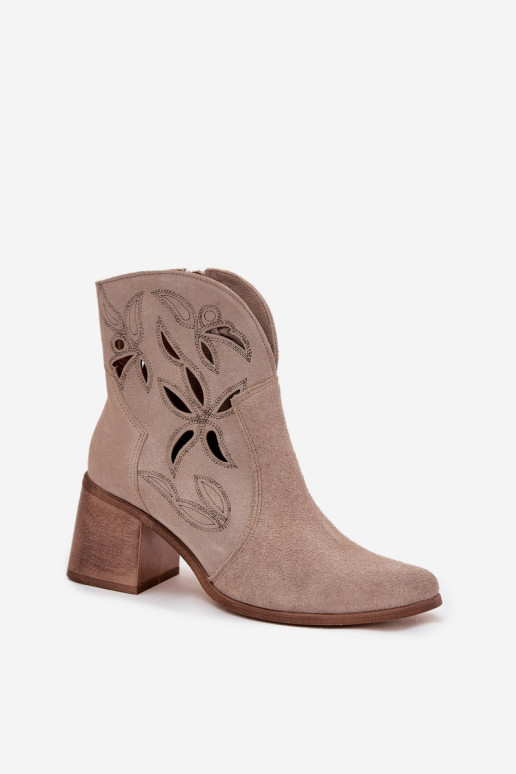 Bottes pour femmes avec des éléments ajourésActivéturalnego en daimu avec des talons Zazoo 3690 beige