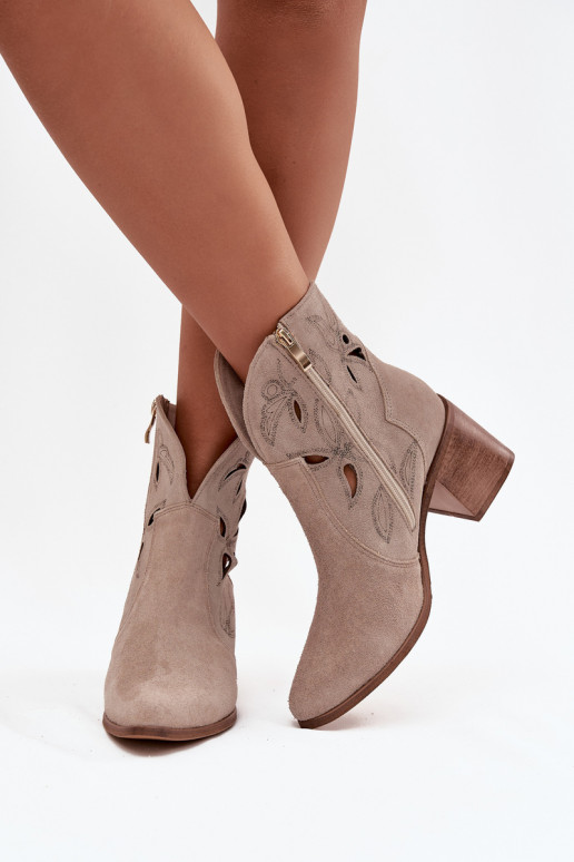 Bottes pour femmes avec des éléments ajourésActivéturalnego en daimu avec des talons Zazoo 3690 beige