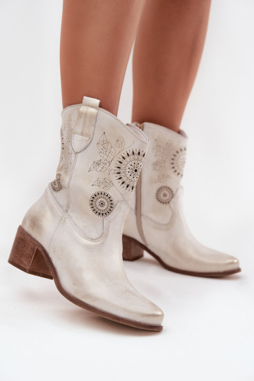 aus INildleder Haut Damenstiefel mit durchbrochenen Elementen mit Absätzen Zazoo 3844 goldene Farbe Przecierany 2