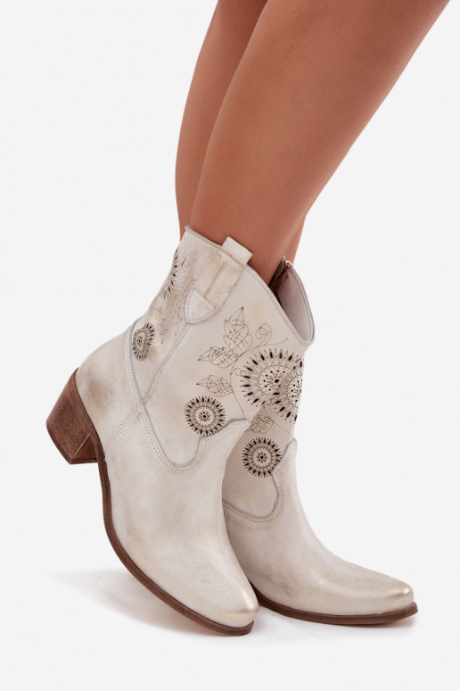 en daim Peau Bottes pour femmes avec des éléments ajourés avec des talons Zazoo 3844 couleur dorée Przecierany