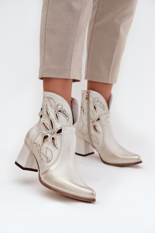 Peau avec des éléments ajourés Bottes pour femmes Zazoo 3647 couleur dorée Przecierany