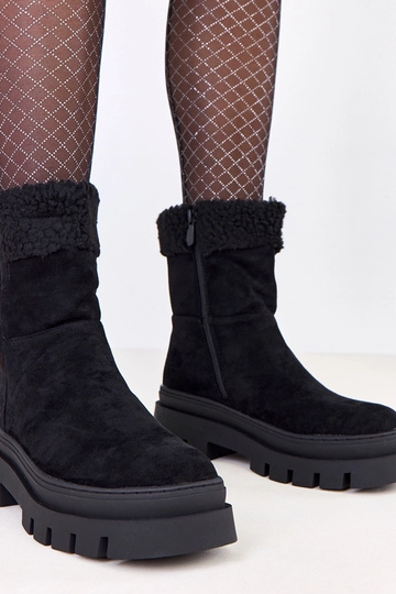 Zwarte laarzen met bont op...